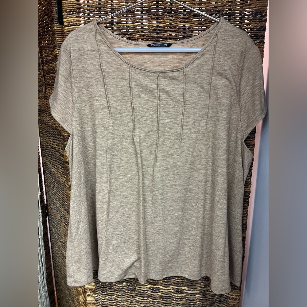 Shein Curve- Brown/Tan shirt w/ Front accent lines, Size:2XL‎